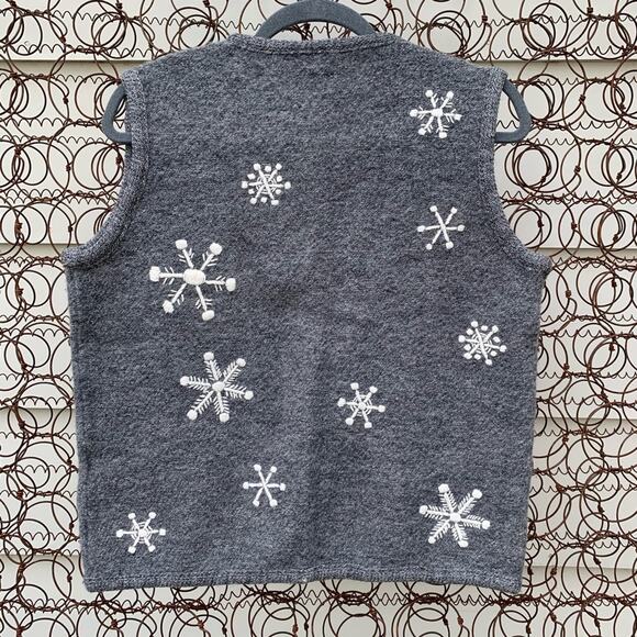 Cabela’s gray embroidered snowflake sweater vest winter christmas ugly - Picture 2 of 5